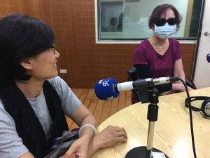 Jiahui (à g.) et la marraine au studio de RTI