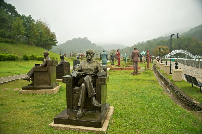 sculptures Chiang wikip