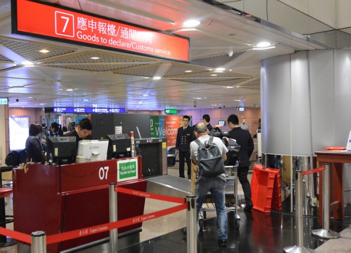 Renforcement du contrôle aux douanes taiwanaises en prévention contre la peste porcine africaine (Image : CNA)