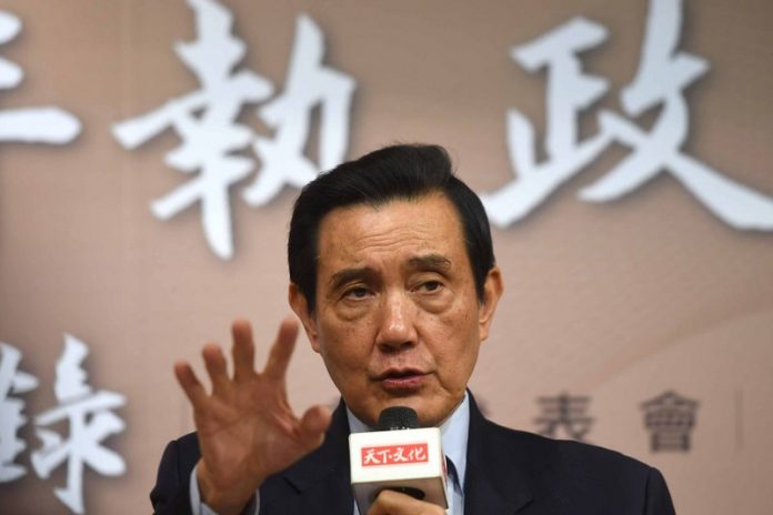 L’ancien président Ma Ying-jeou (馬英九) a présenté aujourd’hui son livre intitulé « Mémoires de huit années de gouvernement » (Image : CNA)