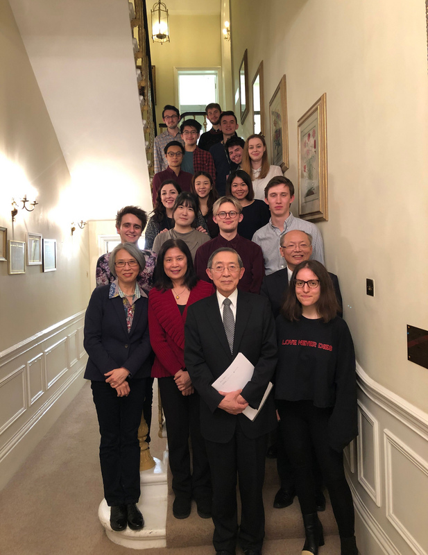 Les 20 ans du centre d'études sur Taiwan de SOAS avec le représentant taiwanais David Lin (au c. Image CNA)
