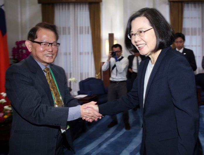 Tsai et delegues CNA