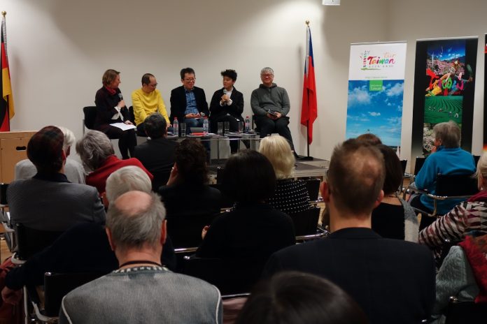 Trois écrivains taiwanais lisent leurs textes à Berlin (Image : Bureau de représentation de Taiwan en Allemagne)