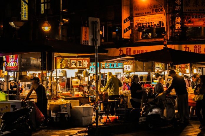 Le guide Michelin de Taipei 2019 a révélé mercredi sa nouvelle sélection des Bib Gourmand » à Taipei pour la nourriture de rue (Image : Keithlwm@unsplash)