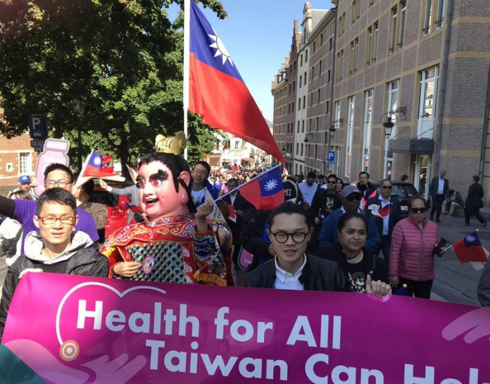 Manifestation organisée à Bruxelles pour protester contre l'exclusion de Taiwan de l'Assemblée mondiale de la santé en mai 2019 (AMS)(Archives RTI, source CNA)