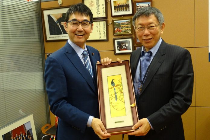 Le maire Ko Wen-je est arrivé à Tokyo où il a rendu visite au conseiller municipal Kawai qui s'était rendu à Taipei en janvier dernier (photo fournie par la mairie de Taipei)