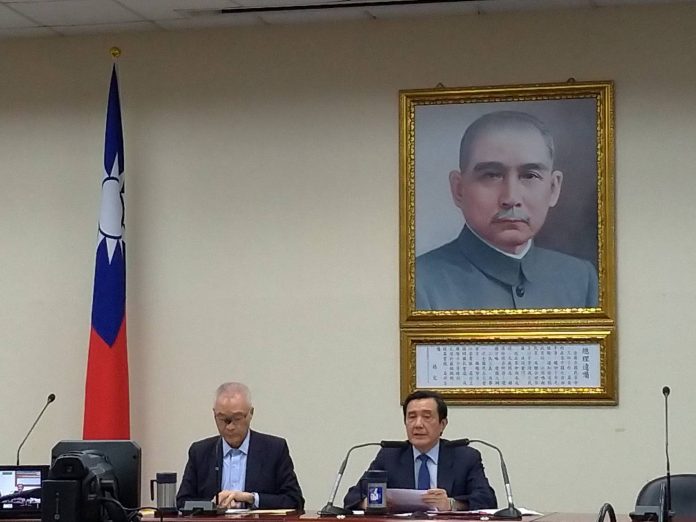 L’ancien président Ma Ying-jeou (馬英九) et l’ancien vice président de la République et actuel président du parti nationaliste KMT Wu Den-yih (吳敦義) ont reçu hier une notification les informant d’une extension de deux ans de la restriction de sortie de territoire les concernant (Image : RTI)