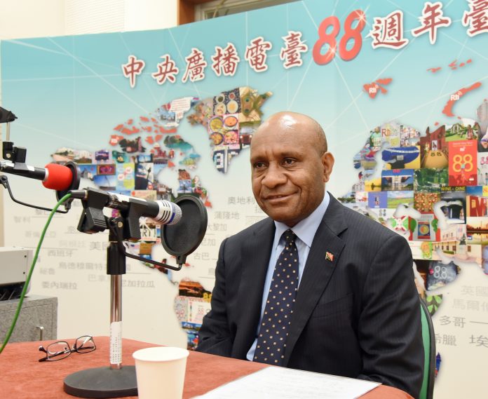 représentant de PNG à Taiwan au micro de RTI