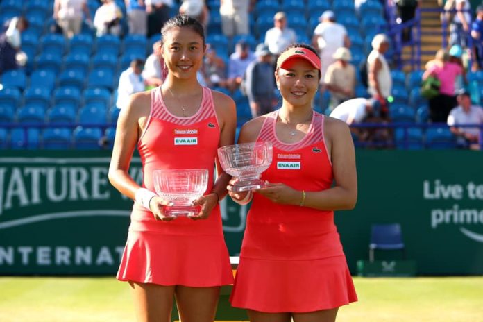 Les soeurs Chan gagnent le tournoi de tennis de Eastbourne en double (photo compte facebook de Latisha Chan)