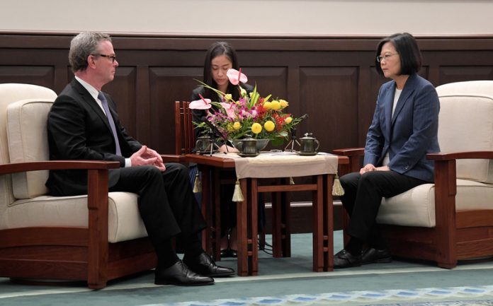rencontre entre Tsai Ing-wen et Christopher Pyne ancien ministre de la Défense australien (photo CNA)
