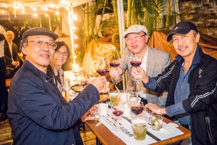 Célébration du Beaujolais nouveau à l'ACC, American Club de Taipei, organisé par la CCIFT (photo facebook CCI France Taiwan)