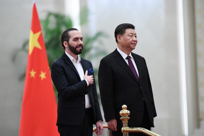 Le président salvadorien Nayib Bukele s’est entretenu mardi dernier le président chinois Xi Jinping lors d’une rencontre historique le 3 décembre 2019 (Image : Noel Celis / AFP)