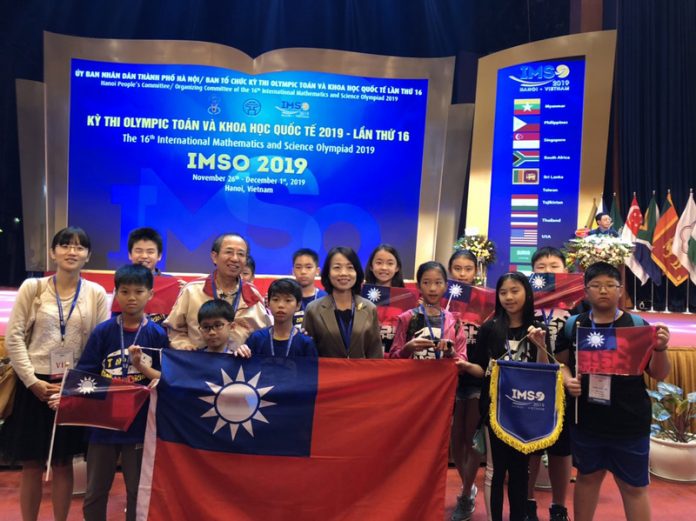 Délégation taiwanaise particitante à l'Olympiade internationale de mathématiques et sciences IMSO 2019 (photo bureau de représentation culturel de Taipei au Vietnam)