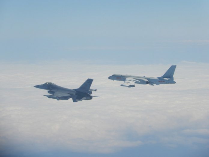 Un avion militaire chinois survole le territoire taiwanais sans autorisation (photo ministère de la Défense)