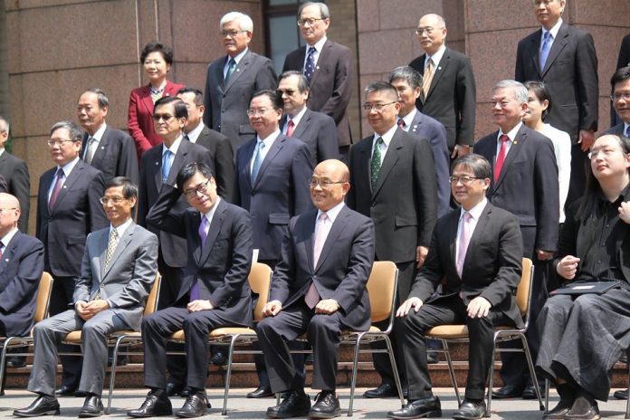 Le premier ministre a présenté aujourd'hui la démission collective de son gouvernement (Image : RTI)
