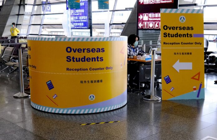 Comptoir unique pour les étudiants de retour à Taiwan (photo fournie par le ministère de l'Education)