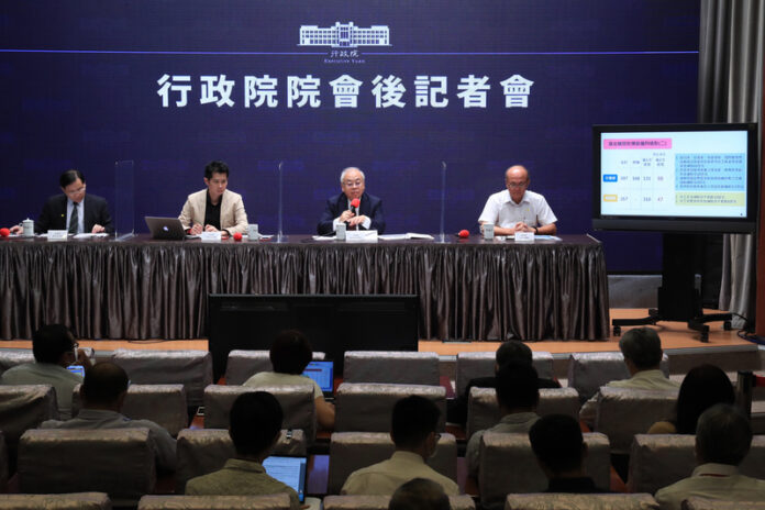 Annonce d'un budget supplémentaire pour la relance économique lors de la conférence de presse à l'issue du conseil des ministres du 23 juillet 2020 (Image : CNA)