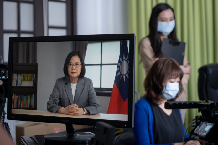 La présidente Tsai Ing-wen (蔡英文) participe à une visio-conférence organisée par le Hudson Institute et le Center for American Progress (Image : Palais présidentiel)